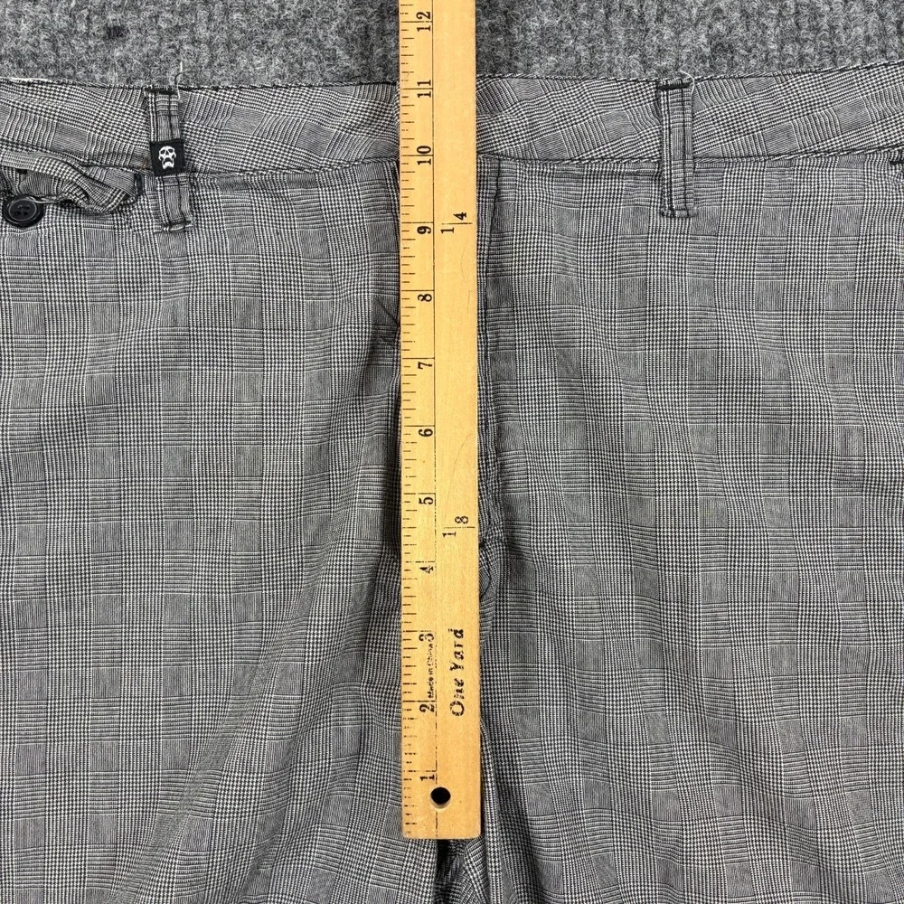 VANS Mens Chino Shorts Size 34 Black Plaid Flat Front Casual Streetwear